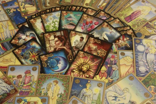 tarot cards, psychic services, hollywood psychics